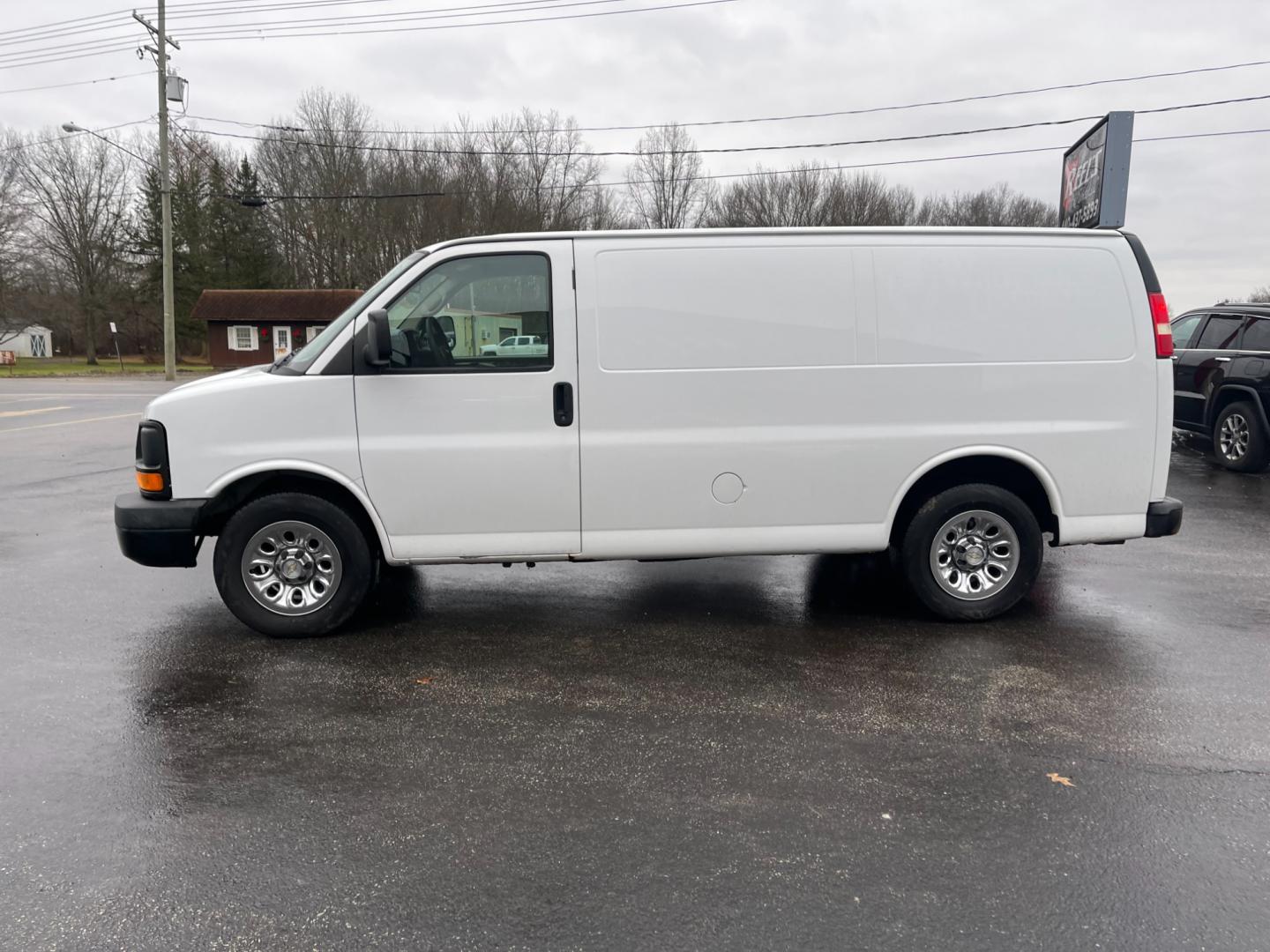 2014 White /Neutral Chevrolet Express 1500 AWD Cargo (1GCSHAF4XE1) with an 5.3L V8 OHV 16V FFV engine, 4-Speed Automatic transmission, located at 547 E. Main St., Orwell, OH, 44076, (440) 437-5893, 41.535435, -80.847855 - Photo#13